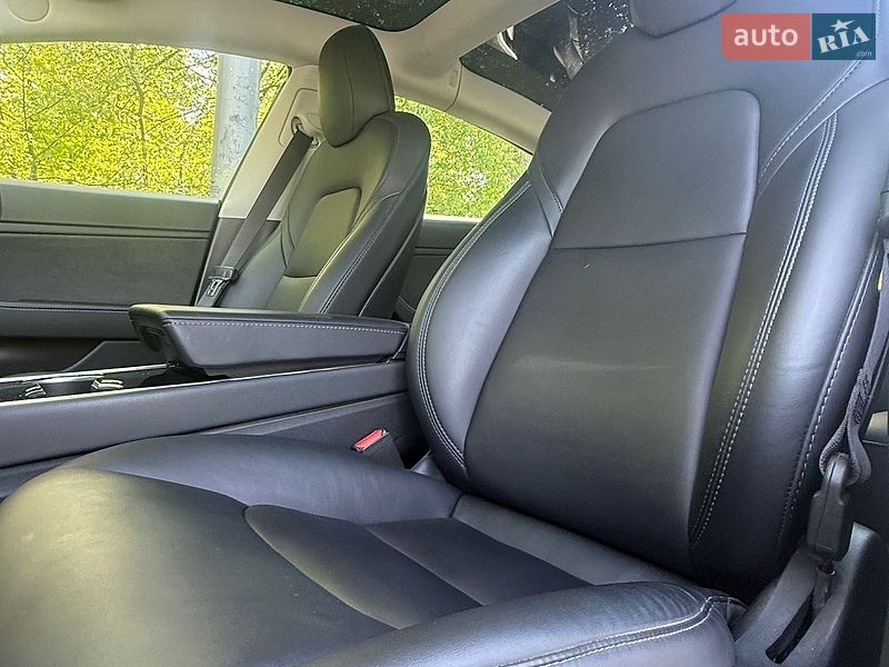 Седан Tesla Model 3 2020 в Києві