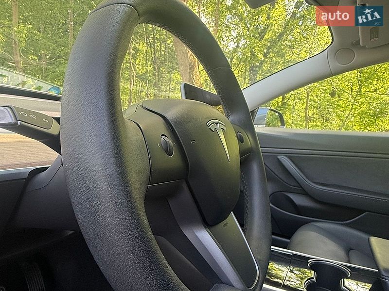 Седан Tesla Model 3 2020 в Києві