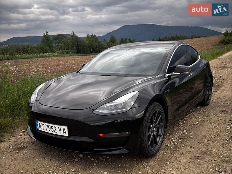 Седан Tesla Model 3 2018 в Долине