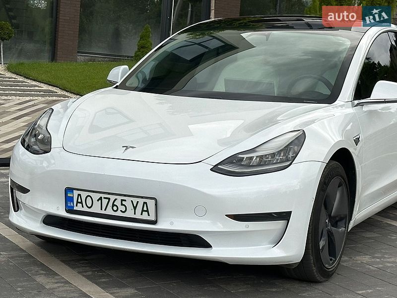 Седан Tesla Model 3 2019 в Ужгороде