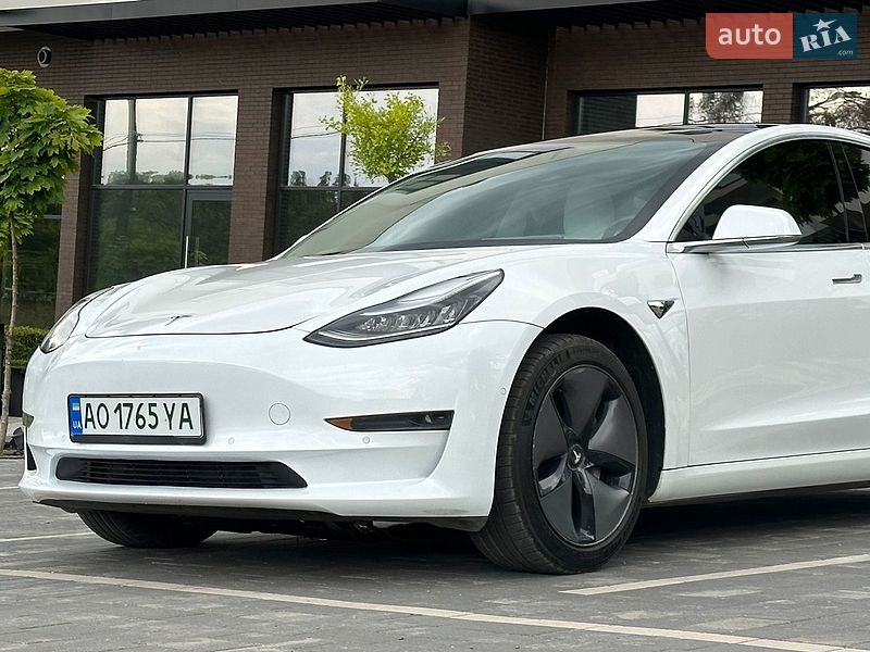 Седан Tesla Model 3 2019 в Ужгороде