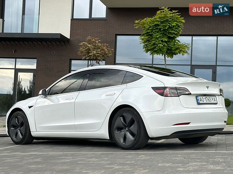 Седан Tesla Model 3 2019 в Ужгороде