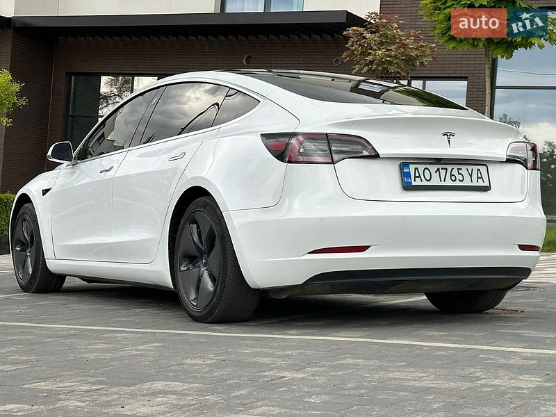 Седан Tesla Model 3 2019 в Ужгороде