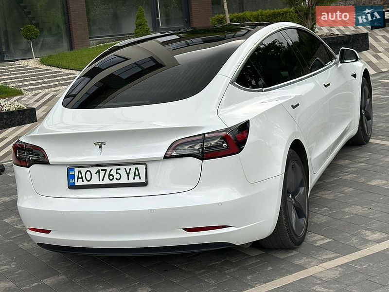 Седан Tesla Model 3 2019 в Ужгороде