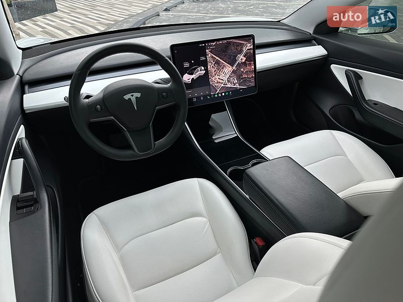 Седан Tesla Model 3 2019 в Ужгороде