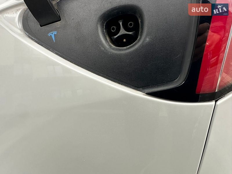 Седан Tesla Model 3 2019 в Ужгороде