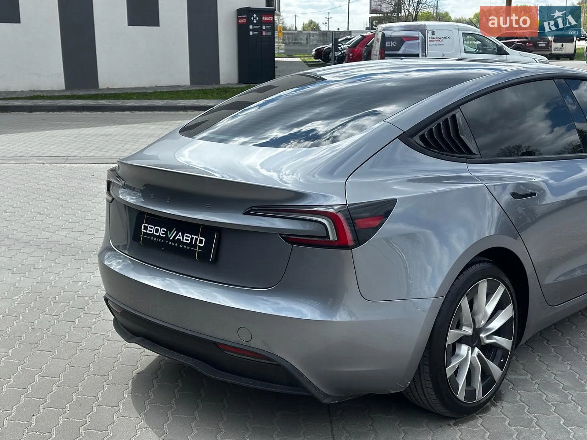 2025 Tesla Model 3 - мініатюра 9