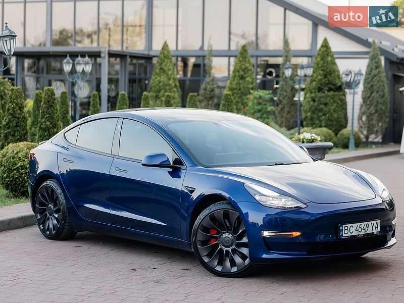 Седан Tesla Model 3 2021 в Стрию