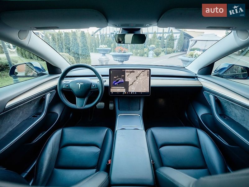 Седан Tesla Model 3 2021 в Стрию