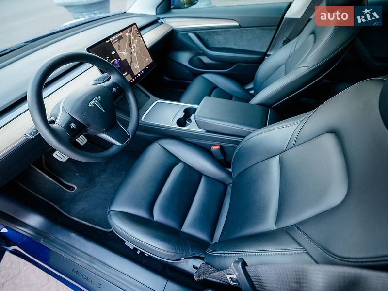 Седан Tesla Model 3 2021 в Стрию