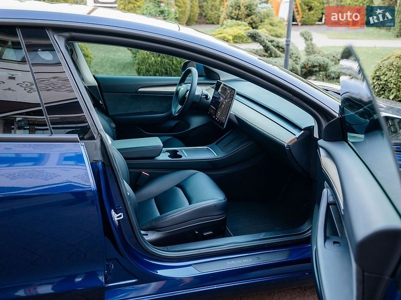 Седан Tesla Model 3 2021 в Стрию