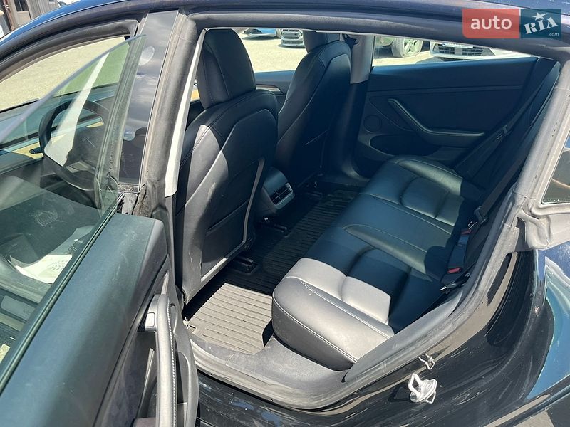 Седан Tesla Model 3 2021 в Києві