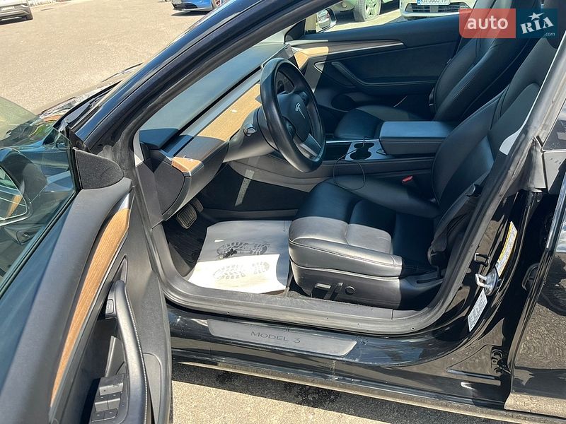 Седан Tesla Model 3 2021 в Києві