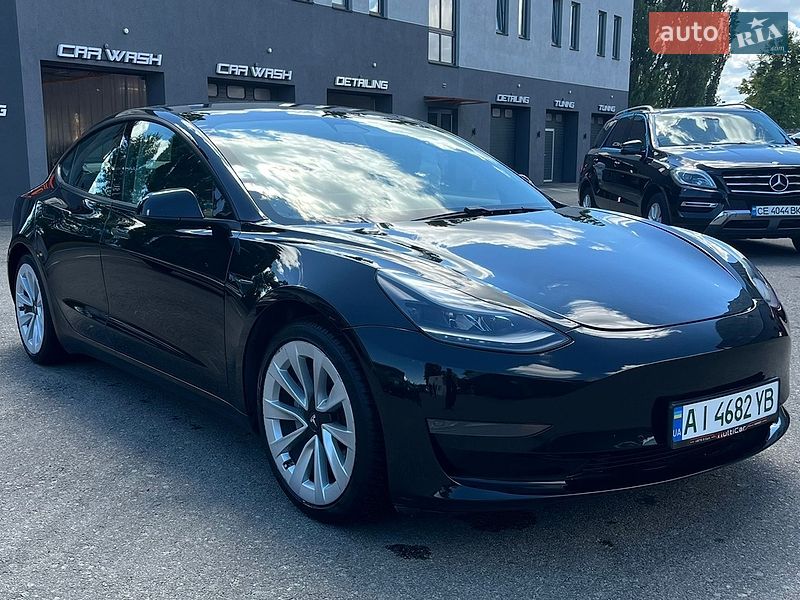 Седан Tesla Model 3 2021 в Києві