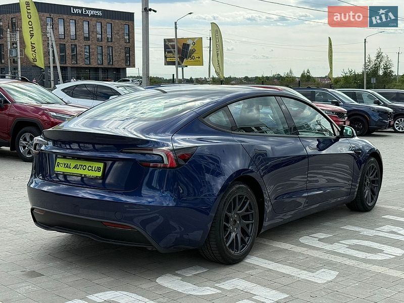 Седан Tesla Model 3 2024 в Львові