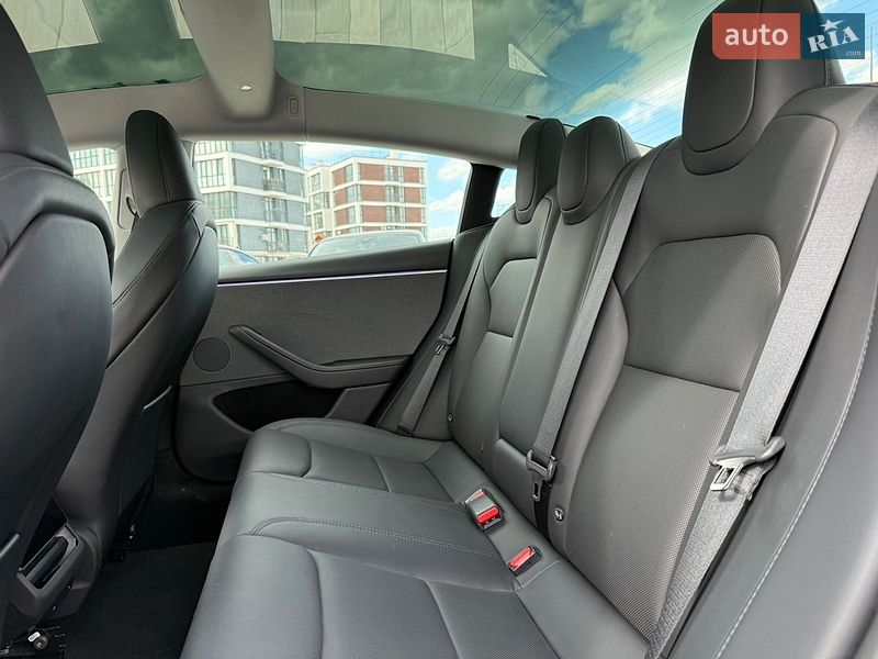 Седан Tesla Model 3 2024 в Львові