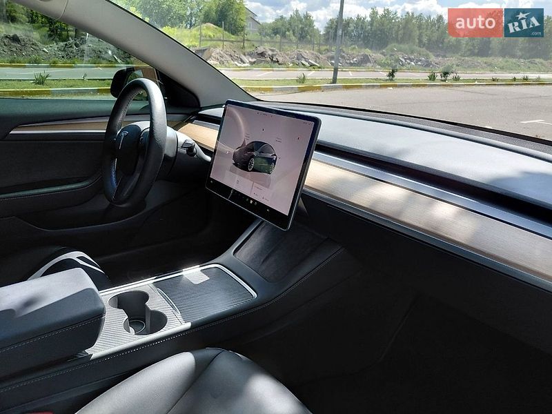 Седан Tesla Model 3 2023 в Києві