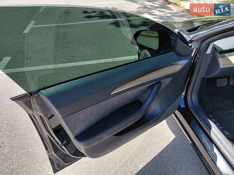 Седан Tesla Model 3 2023 в Києві