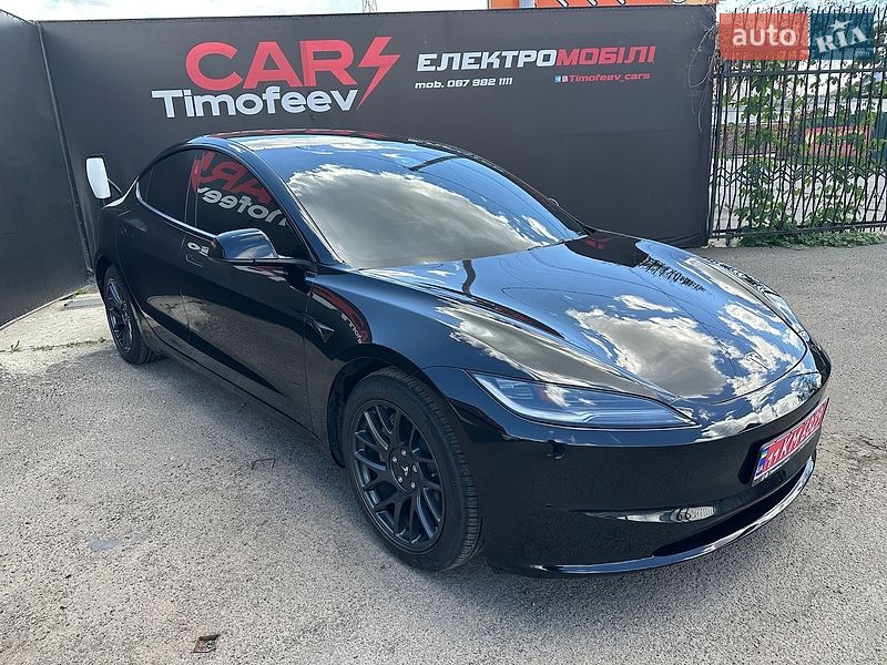 Седан Tesla Model 3 2025 в Києві