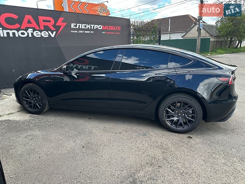 Седан Tesla Model 3 2025 в Києві