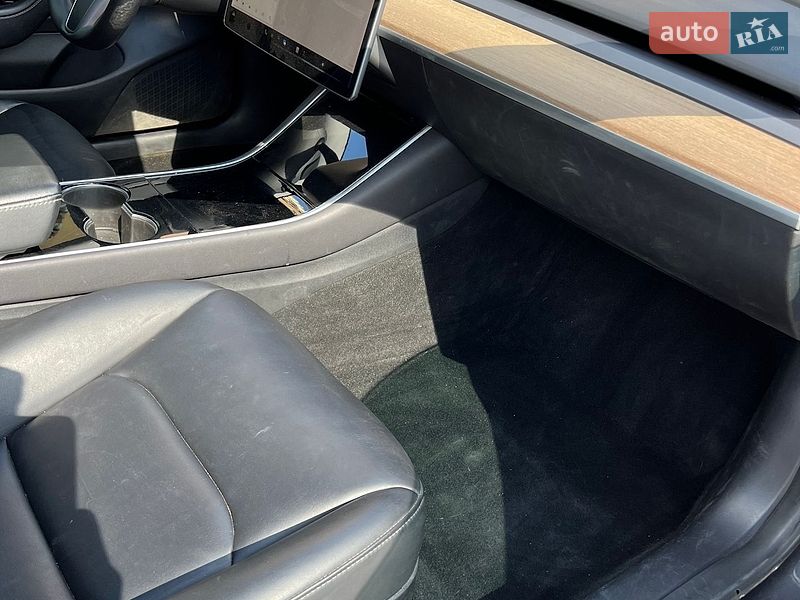 Седан Tesla Model 3 2019 в Києві