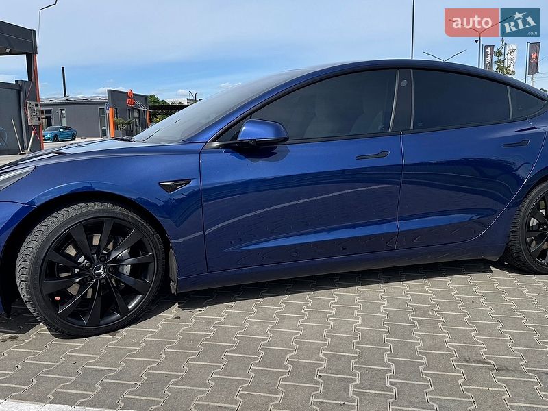 Седан Tesla Model 3 2022 в Виннице