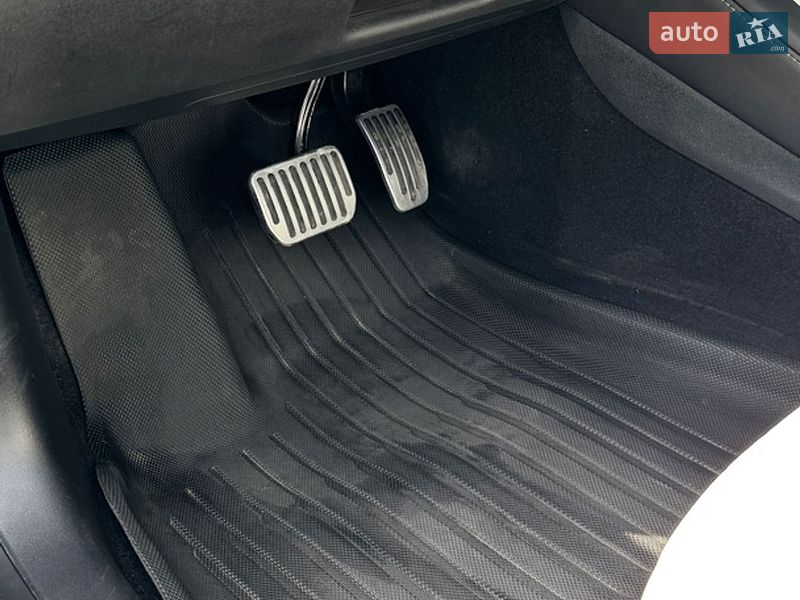 Седан Tesla Model 3 2022 в Виннице