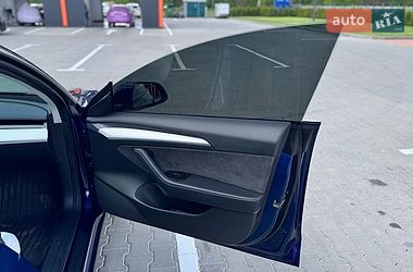 Седан Tesla Model 3 2022 в Виннице