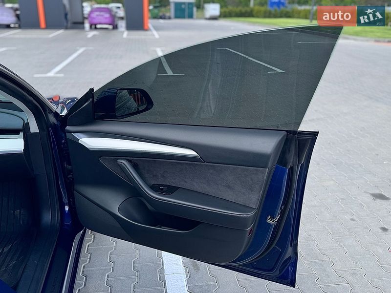 Седан Tesla Model 3 2022 в Виннице