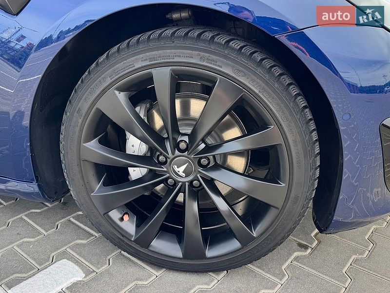 Седан Tesla Model 3 2022 в Виннице