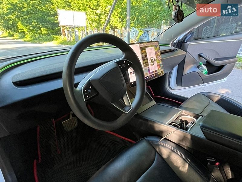 Седан Tesla Model 3 2023 в Виннице