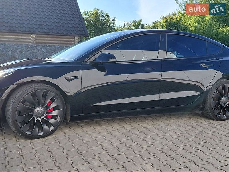 Седан Tesla Model 3 2022 в Калиновке