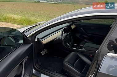 Седан Tesla Model 3 2019 в Черновцах