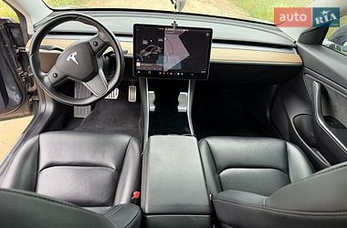 Седан Tesla Model 3 2019 в Черновцах