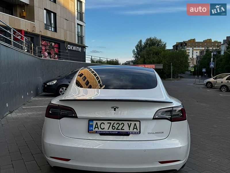 Седан Tesla Model 3 2019 в Луцке