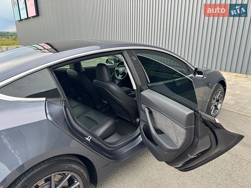 Седан Tesla Model 3 2019 в Харкові