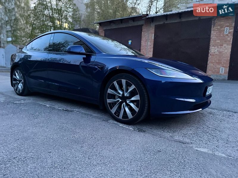 Седан Tesla Model 3 2024 в Вінниці