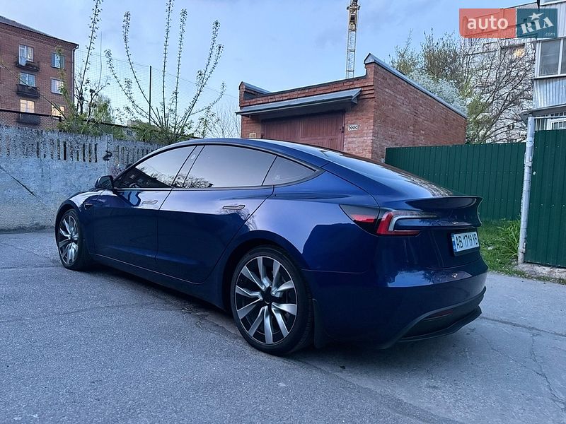 Седан Tesla Model 3 2024 в Вінниці