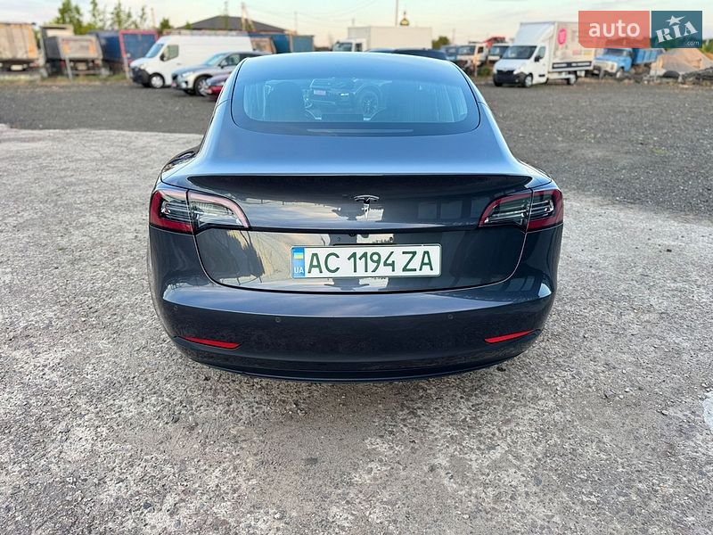 Седан Tesla Model 3 2018 в Луцке