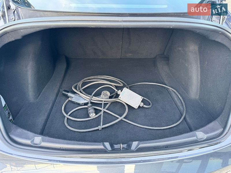 Седан Tesla Model 3 2018 в Луцке