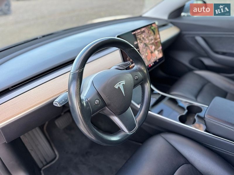 Седан Tesla Model 3 2018 в Луцке