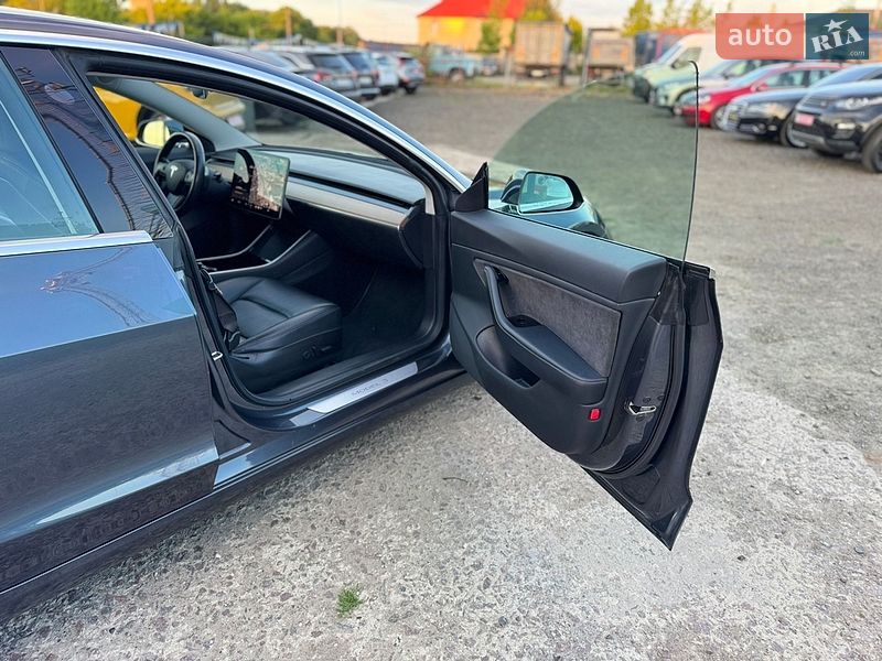 Седан Tesla Model 3 2018 в Луцке