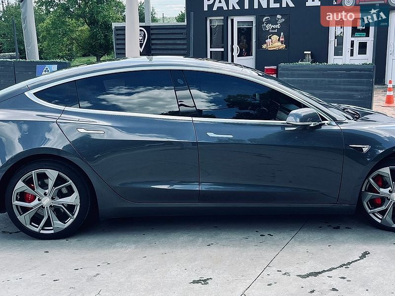 Седан Tesla Model 3 2018 в Новомосковську