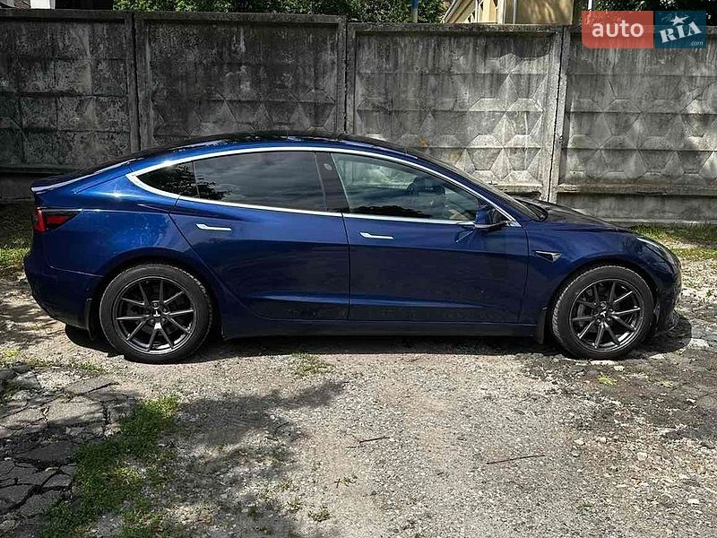 Седан Tesla Model 3 2019 в Києві