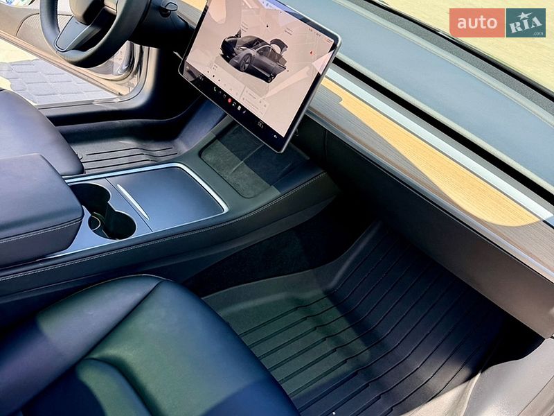 Седан Tesla Model 3 2023 в Сумах