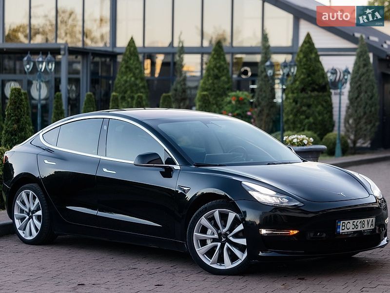 Седан Tesla Model 3 2018 в Стрию