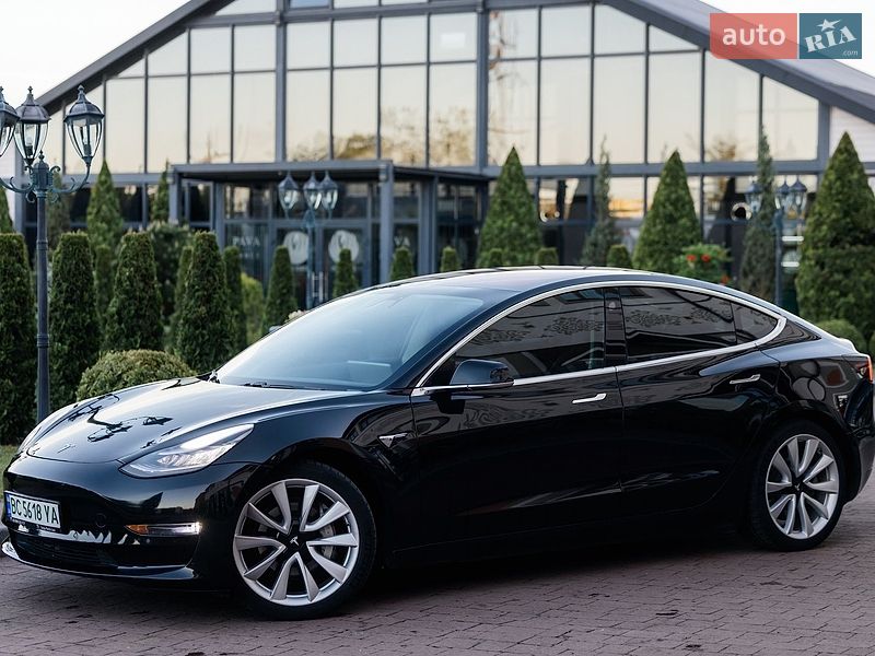 Седан Tesla Model 3 2018 в Стрию