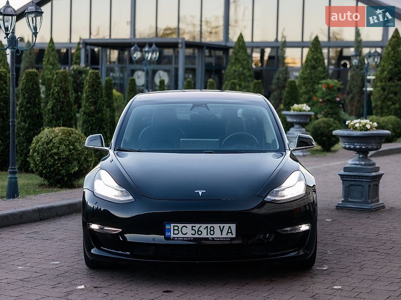 Седан Tesla Model 3 2018 в Стрию