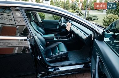 Седан Tesla Model 3 2018 в Стрию
