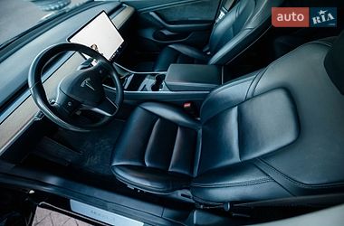 Седан Tesla Model 3 2018 в Стрию